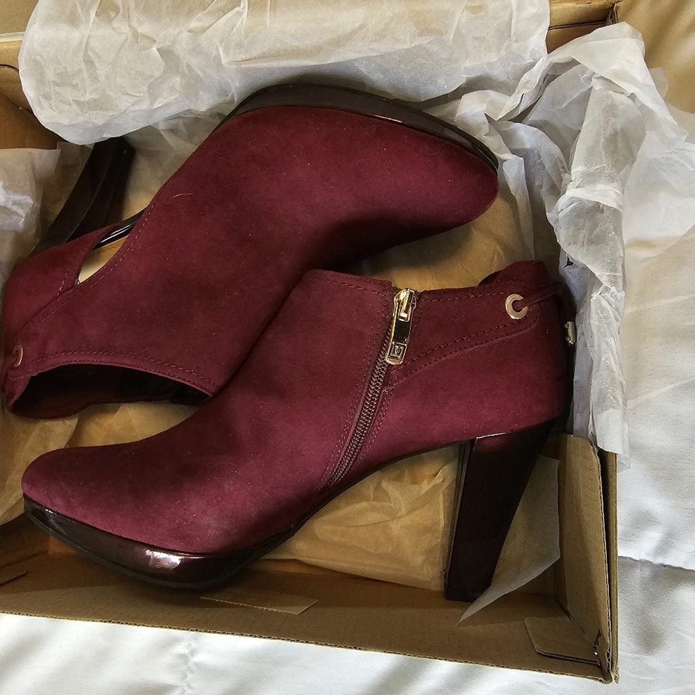 Liz Claiborne Wine color Shoe Bootie Size 10.